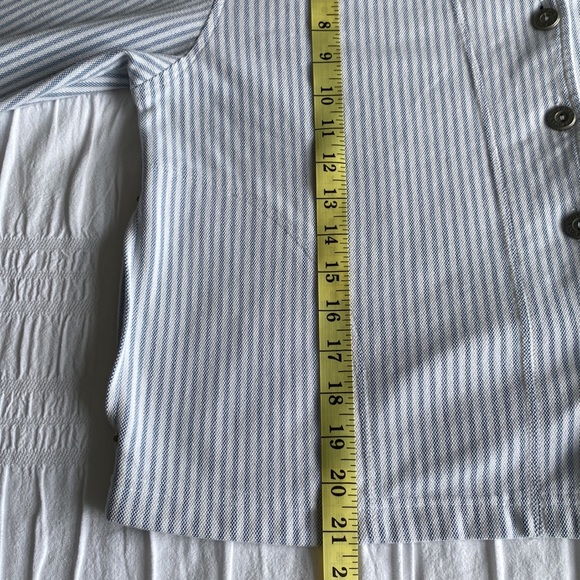 Liz Claiborne blue & white striped  button front light jacket w side pockets. LP - Picture 12 of 14
